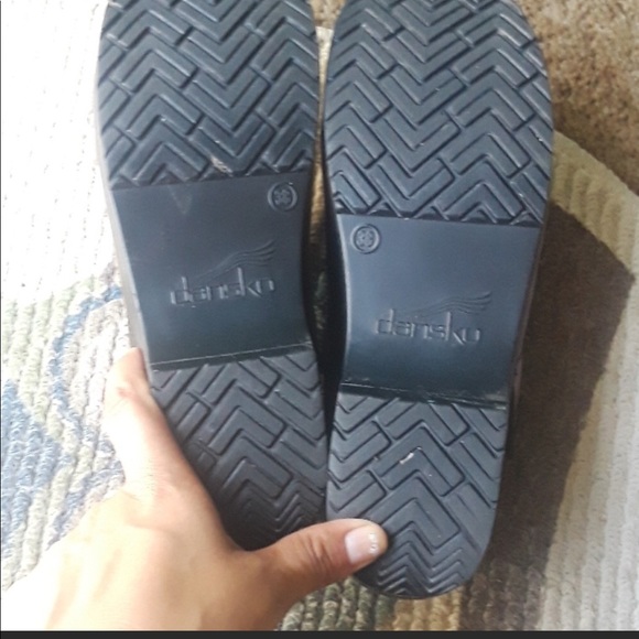 Dansko patent leather clog size 8 (38) - Picture 3 of 3